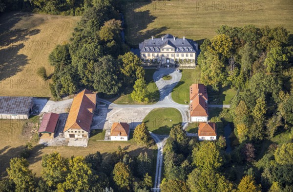 Aerial view, Schloss Herringhausen, Herringhausen, Lippstadt, Kreis Soest, North Rhine-Westphalia, Germany, baroque castle, DE, Europe, moat, manor house, manor building, courtyard, Kreis-Soest-Buch, KreisSoestBuch, aerial photograph, aerial photography, aerial photography, park, park complex, manor house, castle, castle complex, Schorlemerallee, overview, bird's eye view, moat, moated castle, bird's eye view, historical sight, overview