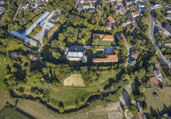 Aerial view, Gymnasium Schloss Overhagen, Overhagen, Lippstadt, Kreis Soest, North Rhine-Westphalia, Germany, education, educational institution, DE, monument protection, Europe, GSO, Gräfte, Gymnasium, courtyard, Kreis-Soest-Buch, KreisSoestBuch, teaching institute, Lipperenaissance, aerial view, aerial photography, aerial photography, park, park grounds, castle, castle grounds, castle garden, castle moat, school, overview, bird's-eye view, moat, moated castle, birds-eyes view, overview