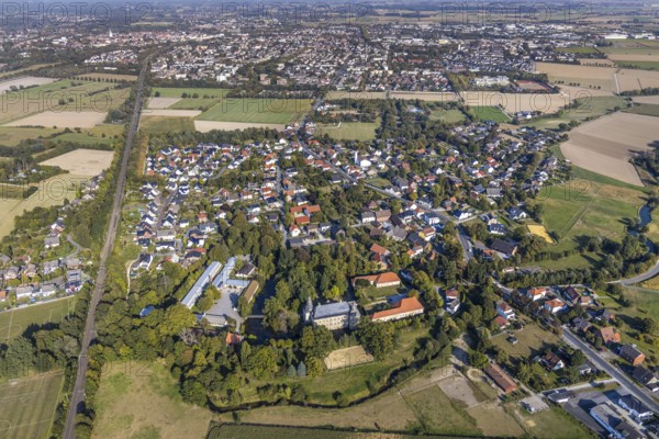Aerial view, Gymnasium Schloss Overhagen, local view Overhagen, Lippstadt, Kreis Soest, North Rhine-Westphalia, Germany, education, educational institution, DE, monument protection, Europe, GSO, Gräfte, Gymnasium, courtyard, Kreis-Soest-Buch, KreisSoestBuch, educational institute, Lipperenaissance, aerial view, aerial photography, aerial photography, local view, park, park grounds, castle, castle grounds, castle garden, castle moat, school, townscape, urban area, overview, bird's-eye view, moat, moated castle, birds-eyes view, overview