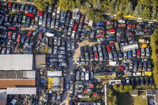 Aerial photograph, Böhmer garage, scrap yard, Herringhausen, Lippstadt, Soest district, North Rhine-Westphalia, Germany, DE, Europe, shapes and colours, Kreis-Soest-Buch, KreisSoestBuch, aerial photograph, aerial photography, aerial photography, recycling, overview, recycling, bird's-eye view, overview