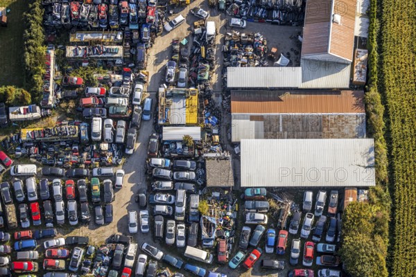 Aerial photograph, Böhmer garage, scrap yard, Herringhausen, Lippstadt, Soest district, North Rhine-Westphalia, Germany, DE, Europe, shapes and colours, Kreis-Soest-Buch, KreisSoestBuch, aerial photograph, aerial photography, aerial photography, recycling, overview, recycling, bird's-eye view, overview