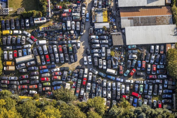Aerial photograph, Böhmer garage, scrap yard, Herringhausen, Lippstadt, Soest district, North Rhine-Westphalia, Germany, DE, Europe, shapes and colours, Kreis-Soest-Buch, KreisSoestBuch, aerial photograph, aerial photography, aerial photography, recycling, overview, recycling, bird's-eye view, overview
