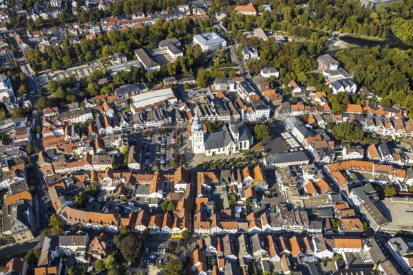 Aerial view, Old Town, evang. Große Marienkirche, Rathausstraße, Rathaus, Rathausplatz, Lippstadt, Kreis Soest, North Rhine-Westphalia, Germany, place of worship, education, educational institution, city, DE, Europe, gastronomy, religious community, place of worship, primary school, primary tax, Hanse-Kolleg, holy place, hotel, hotel facilities, hotel business, real estate, city centre, church, parish, denomination, Kreis-Soest-Buch, KreisSoestBuch, educational institute, aerial view, aerial photography, aerial photography, Nikolaischule, Quality Hotel Lippstadt, religion, religious site, school, sight, city view, city centre, overview, bird's eye view, residential area, residential area, residential buildings, residential quality, residential quarter, housing estate, birds-eyes view, historic town hall, overview