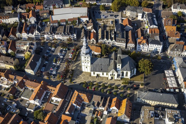 Aerial view, Old Town, evang. Große Marienkirche, Rathausstraße, Rathaus, Rathausplatz, Lippstadt, Kreis Soest, North Rhine-Westphalia, Germany, place of worship, City, DE, Europe, religious community, place of worship, property tax, holy place, real estate, city centre, church, church community, denomination, Kreis-Soest-Buch, KreisSoestBuch, aerial view, aerial photography, aerial photography, religion, religious site, sight, city view, city centre, overview, bird's-eye view, residential area, living and life, residential area, residential buildings, quality of life, residential area, housing estate, birds-eyes view, historic town hall, overview
