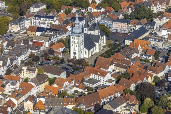 Aerial view, Old Town, evang. Große Marienkirche, Rathausstraße, Rathaus, Lippstadt, Kreis Soest, North Rhine-Westphalia, Germany, place of worship, City, DE, Europe, religious community, place of worship, property tax, holy place, real estate, city centre, church, parish, denomination, Kreis-Soest-Buch, KreisSoestBuch, aerial view, aerial photography, aerial photography, religion, religious site, city view, city centre, overview, bird's-eye view, residential area, living and life, residential area, residential buildings, quality of life, residential area, housing estate, birds-eyes view, historic town hall, overview