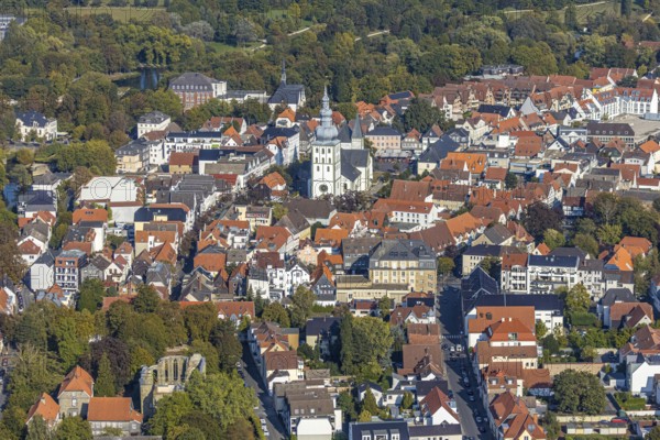 Aerial view, Old Town, evang. Große Marienkirche, Rathausstraße, Lippstadt, district of Soest, North Rhine-Westphalia, Germany, place of worship, city, DE, Europe, religious community, place of worship, property tax, holy site, real estate, city centre, church, parish, denomination, district of Soest-Buch, KreisSoestBuch, aerial view, aerial photography, aerial photography, religion, religious site, city view, city centre, overview, bird's-eye view, residential complex, living and life, residential area, residential buildings, residential quality, residential quarter, housing estate, birds-eyes view, overview