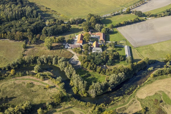 Aerial view, nature reserve Lippeaue, river Lippe, estate Göttinger Straße, farm, Liesborn, Wadersloh, district Soest, North Rhine-Westphalia, Germany, DE, Europe, Göttinger Straße, district Soest-Buch, district Soest-Buch, cultural landscape, state road 822, farm, aerial view, aerial photography, aerial photography, nature reserve, overview, bird's-eye view, overview