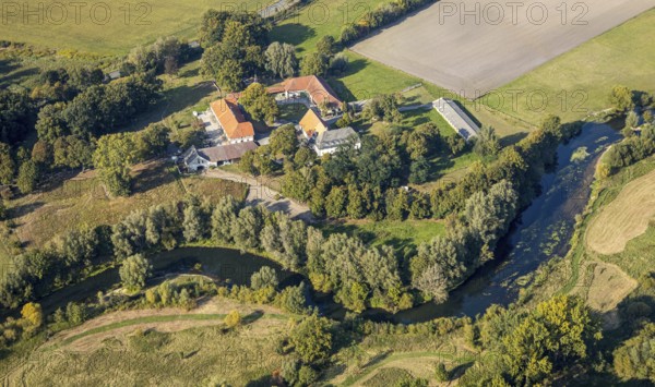 Aerial view, nature reserve Lippeaue, river Lippe, estate Göttinger Straße, farm, Liesborn, Wadersloh, district Soest, North Rhine-Westphalia, Germany, DE, Europe, Göttinger Straße, district Soest-Buch, district Soest-Buch, cultural landscape, state road 822, farm, aerial view, aerial photography, aerial photography, nature reserve, overview, bird's-eye view, overview