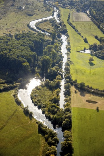 Aerial view, River Lippe, Lippeauen-West, Hagedornsweg, Hellinghausen, Lippstadt, Soest district, North Rhine-Westphalia, Germany, DE, Europe, Soest-Buch district, Soest-Buch district, cultural landscape, aerial view, aerial photography, aerial photography, nature reserve, serpentine shape, overview, riparian forestation, riparian vegetation, bird's eye view, hiking area, meadows and fields, bird's eye view, overview