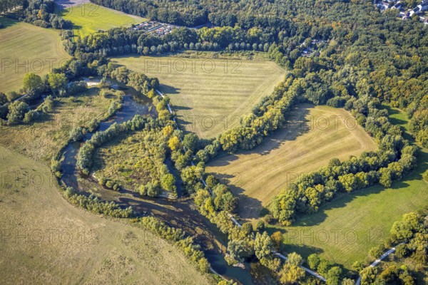 Aerial view, river Lippe, Lippeauen-West, Hagedornsweg, Lippstadt, district Soest, North Rhine-Westphalia, Germany, DE, Europe, green trees, district Soest-Buch, district Soest-Buch, cultural landscape, aerial photograph, aerial photography, aerial photography, nature reserve, serpentine shape, overview, riparian forestation, riparian vegetation, bird's eye view, hiking area, meadows and fields, birds-eyes view, overview