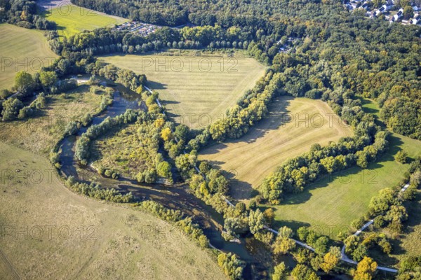 Aerial view, river Lippe, Lippeauen-West, Hagedornsweg, Lippstadt, district Soest, North Rhine-Westphalia, Germany, DE, Europe, green trees, district Soest-Buch, district Soest-Buch, cultural landscape, aerial photograph, aerial photography, aerial photography, nature reserve, serpentine shape, overview, riparian forestation, riparian vegetation, bird's eye view, hiking area, meadows and fields, birds-eyes view, overview