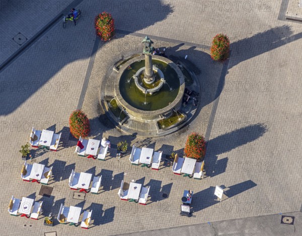 Aerial view, Bernhardbrunnen with memorial, Lippstadt, Kreis Soest, North Rhine-Westphalia, Germany, distance rule, Am Bernhardbrunnen, fountain, Corona measures, Corona virus, DE, Europe, hygiene measures, Kreis-Soest-Buch, KreisSoestBuch, Lange Straße, aerial view, aerial photography, aerial photography, sight, benches, seating, overview, bird's-eye view, overview