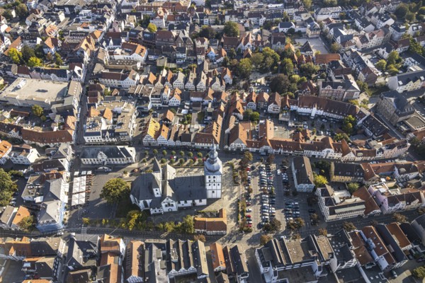 Aerial view, Old Town, evang. Große Marienkirche, Rathausstraße, Rathaus, Rathausplatz, Lippstadt, Kreis Soest, North Rhine-Westphalia, Germany, place of worship, City, DE, Europe, religious community, place of worship, property tax, holy place, real estate, city centre, church, church community, denomination, Kreis-Soest-Buch, KreisSoestBuch, aerial view, aerial photography, aerial photography, religion, religious site, sight, city view, city centre, overview, bird's-eye view, residential area, living and life, residential area, residential buildings, quality of life, residential area, housing estate, birds-eyes view, historic town hall, overview