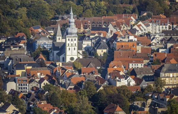 Aerial view, Old Town, evang. Große Marienkirche, Rathausstraße, Lippstadt, district of Soest, North Rhine-Westphalia, Germany, place of worship, city, DE, Europe, religious community, place of worship, property tax, holy site, real estate, city centre, church, parish, denomination, district of Soest-Buch, KreisSoestBuch, aerial view, aerial photography, aerial photography, religion, religious site, city view, city centre, overview, bird's-eye view, residential complex, living and life, residential area, residential buildings, residential quality, residential quarter, housing estate, birds-eyes view, overview