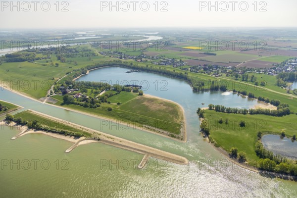 Aerial view, river Rhine, sports harbour Obermörmter, Reeser Schanz landscape conservation area, Rees, Lower Rhine, North Rhine-Westphalia, Germany, DE, Europe, distant view, harbour, aerial view, aerial photography, aerial photography, lake, overview, bird's-eye view, meadows and fields, birds-eyes view, overview