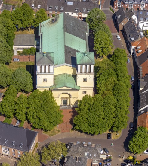 Aerial view, city centre view, catholic church St. Mariä Himmelfahrt, Rees, Lower Rhine, North Rhine-Westphalia, Germany, place of worship, DE, Europe, religious community, place of worship, church, parish, denomination, aerial photography, aerial photography, aerial photography, religion, overview, bird's-eye view, overview