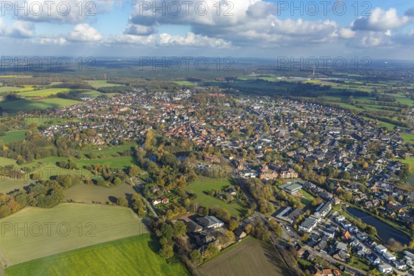 Aerial view, town view, town hall Schermbeck, Weseler Straße, Schermbeck, Ruhr area, North Rhine-Westphalia, Germany, old town, place of worship, authority, DE, Europe, distant view, religious community, place of worship, property tax, holy place, real estate, church, parish, denomination, aerial view, aerial photography, aerial photography, town hall, religion, religious site, townscape, city area, city administration, city centre, overview, bird's-eye view, residential area, living and life, residential area, residential buildings, quality of life, residential area, housing estate, birds-eyes view, former Reformed Church, evang. Georgskirche Schermbeck, catholic St. Ludgerus church, overview