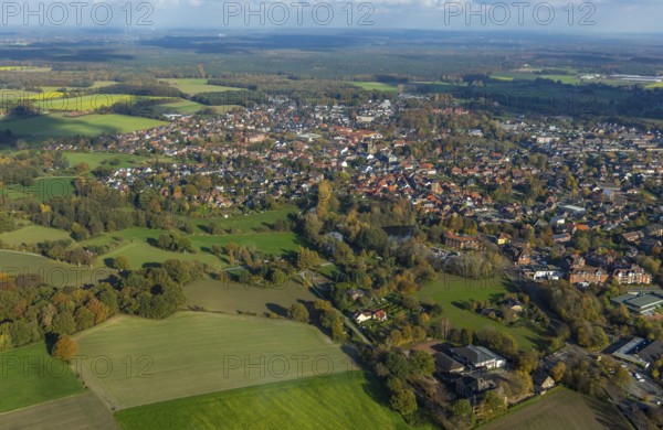 Aerial view, town view, town hall Schermbeck, Weseler Straße, Schermbeck, Ruhr area, North Rhine-Westphalia, Germany, old town, place of worship, authority, DE, Europe, distant view, religious community, place of worship, property tax, holy place, real estate, church, parish, denomination, aerial view, aerial photography, aerial photography, town hall, religion, religious site, townscape, city area, city administration, city centre, overview, bird's-eye view, residential area, living and life, residential area, residential buildings, quality of life, residential area, housing estate, birds-eyes view, former Reformed Church, evang. Georgskirche Schermbeck, catholic St. Ludgerus church, overview