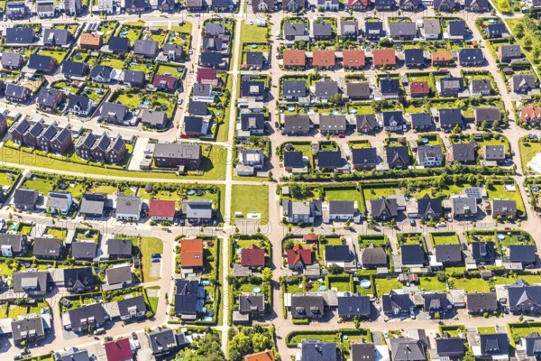 Aerial view, local view Senden, residential area at Rinnbach, Bachstraße, Beethovenstraße, Dortmund-Ems-Canal, Senden, Münsterland, North Rhine-Westphalia, Germany, DE, single-family houses, Europe, property tax, real estate, aerial view, aerial photography, aerial photography, local view, terraced houses, townscape, urban area, overview, bird's-eye view, housing estate, living and living, residential area, residential houses, quality of living, residential neighbourhood, housing estate, birds-eyes view, overview
