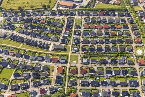 Aerial view, aerial view Senden, residential area at Rinnbach, Bachstraße, Beethovenstraße, Dortmund-Ems-Canal, Senden, Münsterland, North Rhine-Westphalia, Germany, DE, Europe, property tax, real estate, aerial view, aerial photography, aerial photography, town view, terraced houses, townscape, urban area, overview, bird's eye view, housing estate, housing and living, residential area, residential houses, quality of living, residential neighbourhood, housing estate, birds-eyes view, overview