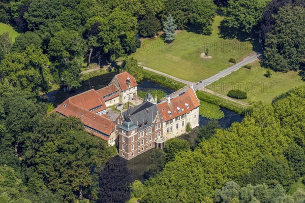 Aerial view, Schloss Senden, moated castle, Senden, Münsterland, North Rhine-Westphalia, Germany, castle, castle complex, DE, Europe, river Stever, moat, manor house, manor house, manor building, courtyard, aerial photograph, aerial photography, aerial photography, castle, overview, defence system, bird's-eye view, forest area, moated castle, moat, birds-eyes view, overview