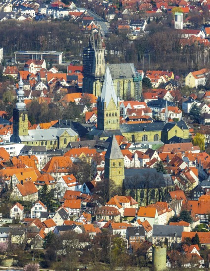 Aerial view, city centre view, old town, protestant church Sankt Maria zur Wiese, St. Petri Alde Kerke, St. Patrokli-Dom, Sankt Pauli Kirche, St. Albertus-Magnus-Kirche, Soest, Soester Börde, North Rhine-Westphalia, Germany, place of worship, City, DE, Domplatz, Europe, religious community, place of worship, property tax, real estate, church, parish, denomination, aerial view, aerial photography, aerial photography, Paulistraße, Petrikirchhof, religion, overview, bird's-eye view, Wiesenstraße, living and life, residential area, residential buildings, birds-eyes view, overview, red roofs, red house roofs