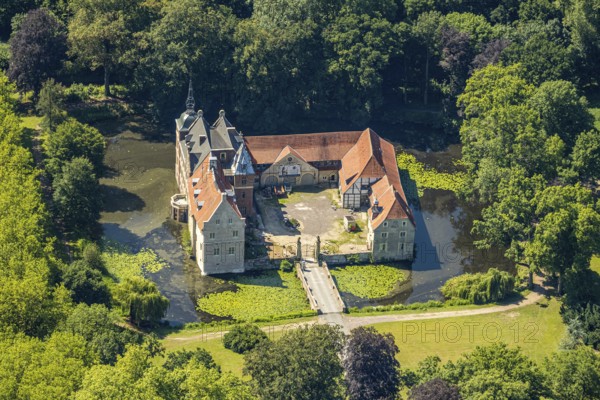 Aerial view, Schloss Senden, moated castle, Senden, Münsterland, North Rhine-Westphalia, Germany, castle, castle complex, DE, Europe, river Stever, moat, manor house, manor house, manor building, courtyard, aerial photograph, aerial photography, aerial photography, castle, overview, defence system, bird's-eye view, forest area, moated castle, moat, birds-eyes view, overview