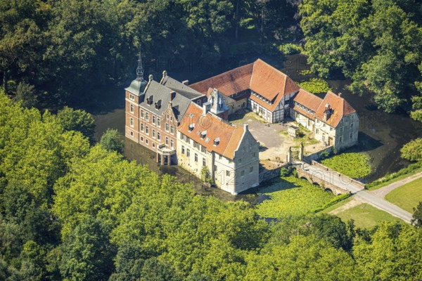 Aerial view, Schloss Senden, moated castle, Senden, Münsterland, North Rhine-Westphalia, Germany, castle, castle complex, DE, Europe, river Stever, moat, manor house, manor house, manor building, courtyard, aerial photograph, aerial photography, aerial photography, castle, overview, defence system, bird's-eye view, forest area, moated castle, moat, birds-eyes view, overview