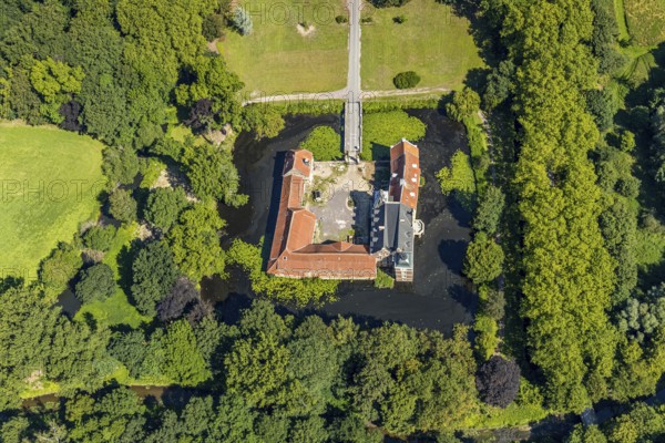 Aerial view, Schloss Senden, moated castle, Senden, Münsterland, North Rhine-Westphalia, Germany, castle, castle complex, DE, Europe, river Stever, moat, manor house, manor house, manor building, courtyard, aerial photograph, aerial photography, aerial photography, castle, overview, defence system, bird's-eye view, forest area, moated castle, moat, birds-eyes view, overview