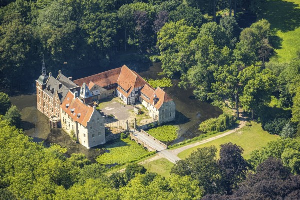 Aerial view, Schloss Senden, moated castle, Senden, Münsterland, North Rhine-Westphalia, Germany, castle, castle complex, DE, Europe, river Stever, moat, manor house, manor house, manor building, courtyard, aerial photograph, aerial photography, aerial photography, castle, overview, defence system, bird's-eye view, forest area, moated castle, moat, birds-eyes view, overview