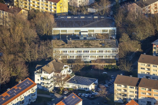 Aerial photo, closed Gustav-Heinemann-Schule, Holthausstraße, Schwelm, Ruhr area, North Rhine-Westphalia, Germany, education, educational institution, DE, Europe, secondary school, teaching institute, aerial photograph, aerial photography, aerial photography, school, overview, bird's-eye view, birds-eyes view, closed, overview