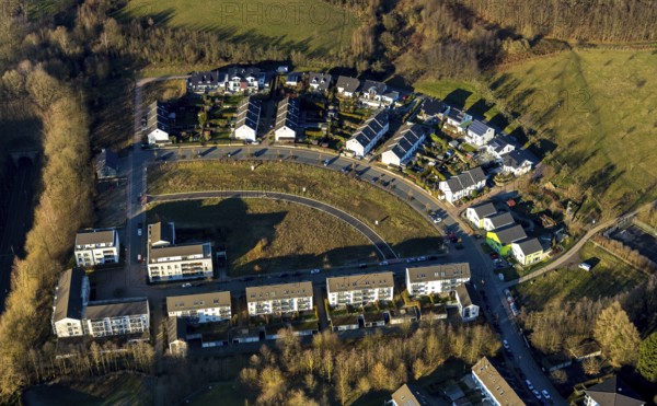 Aerial view, new residential area Brunnen, An der Obstwiese, Am Brunnenhof, Schwelm, Ruhr area, North Rhine-Westphalia, Germany, DE, single-family houses, Europe, Ev.Kindergarten Am Brunnen, property tax, real estate, kindergarten, aerial view, aerial photography, aerial photography, terraced houses, overview, bird's-eye view, residential complex, living and living, residential area, residential buildings, quality of life, residential neighbourhood, housing estate, birds-eyes view, overview