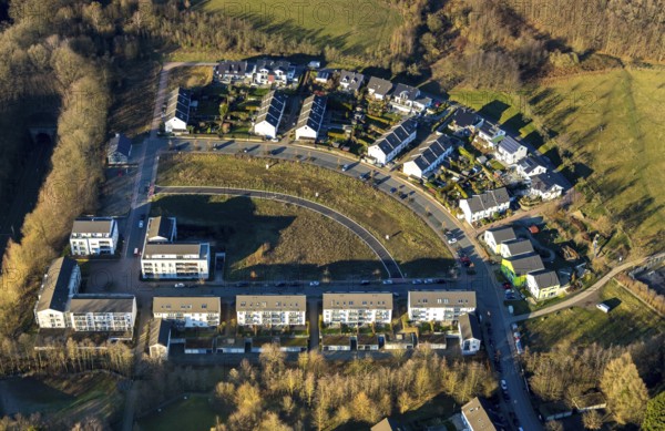 Aerial view, new residential area Brunnen, An der Obstwiese, Am Brunnenhof, Schwelm, Ruhr area, North Rhine-Westphalia, Germany, DE, single-family houses, Europe, Ev.Kindergarten Am Brunnen, property tax, real estate, kindergarten, aerial view, aerial photography, aerial photography, terraced houses, overview, bird's-eye view, residential complex, living and living, residential area, residential buildings, quality of life, residential neighbourhood, housing estate, birds-eyes view, overview