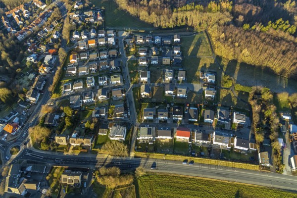 Aerial view, new development area Winterberger Straße, Am Waldrand, Schwelm, Ruhr area, North Rhine-Westphalia, Germany, Astrid-Lindgren-Weg, DE, detached houses, Erich-Kästner-Weg, Europe, property tax, real estate, aerial view, aerial photography, aerial photography, Michael-Ende-Weg, Otfried-Preußler-Weg, terraced houses, overview, bird's-eye view, forest area, forest edge, Wilhelm-bush-Weg, housing estate, living and living, residential area, residential houses, residential quality, residential neighbourhood, housing estate, birds-eyes view, overview