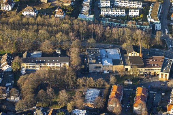 Aerial view, Pass Gummiwerke GmbH Plant 1, Hattinger Straße, Städt. Gemeinschaftsgrundschule Nordstadt, Schwelm, Ruhr area, North Rhine-Westphalia, Germany, education, educational institution, DE, Europe, industrial area, commercial area, commercial use, primary school, industrial facilities, industrial site, educational institute, aerial photograph, aerial photography, aerial photography, production plants, production halls, school, overview, bird's eye view, birds-eyes view, overview