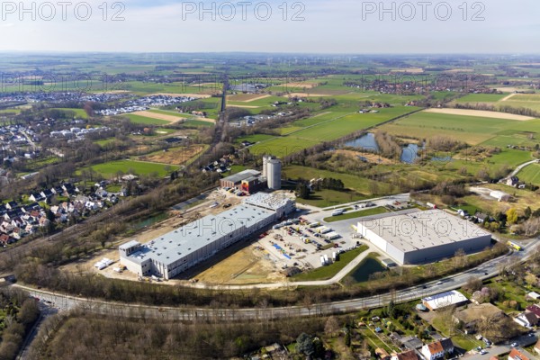 Aerial view, industrial estate northwest, construction site new building logistics hall Kuchenmeister GmbH, old sugar factory site, Hammer Landstraße, Soest, Soester Börde, North Rhine-Westphalia, Germany, construction work, construction vehicles, construction area, construction site, building plots, construction measure, construction project, construction site, DE, Europe, commercial enterprises, commercial area, commercial area, commercial location, commercial use, industrial area, industrial location, capacity requirement, cake bakery, aerial view, aerial photography, aerial photography, new building, overview, bird's-eye view, birds-eyes view, overview