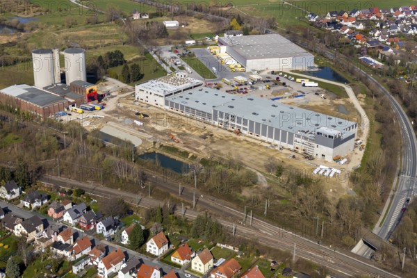 Aerial view, industrial estate northwest, construction site new building logistics hall Kuchenmeister GmbH, old sugar factory site, Hammer Landstraße, Soest, Soester Börde, North Rhine-Westphalia, Germany, construction work, construction vehicles, construction area, construction site, building plots, construction measure, construction project, construction site, DE, Europe, commercial enterprises, commercial area, commercial area, commercial location, commercial use, industrial area, industrial location, capacity requirement, cake bakery, aerial view, aerial photography, aerial photography, new building, overview, bird's-eye view, birds-eyes view, overview