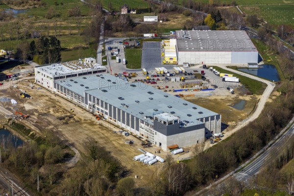 Aerial view, industrial estate northwest, construction site new building logistics hall Kuchenmeister GmbH, old sugar factory site, Hammer Landstraße, Soest, Soester Börde, North Rhine-Westphalia, Germany, construction work, construction vehicles, construction area, construction site, building plots, construction measure, construction project, construction site, DE, Europe, commercial enterprises, commercial area, commercial area, commercial location, commercial use, industrial area, industrial location, capacity requirement, cake bakery, aerial view, aerial photography, aerial photography, new building, overview, bird's-eye view, birds-eyes view, overview
