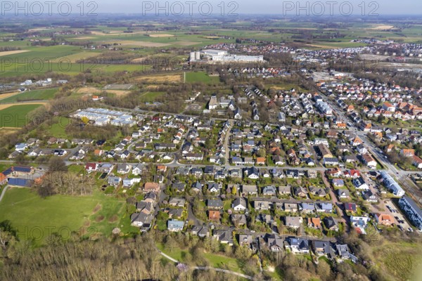 Aerial view, residential area Ölmüllerweg, Hattroper Weg, Kölner Ring, Soest, Soester Börde, North Rhine-Westphalia, Germany, DE, Europe, property tax, real estate, aerial view, aerial photography, aerial photography, overview, bird's-eye view, meadows and fields, housing estate, living and living, residential area, residential buildings, housing estate, birds-eyes view, overview