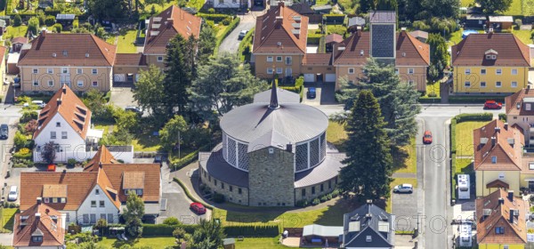 Aerial view, St. Bruno Church, architects Aloys Dietrich and Bernhard Lippsmeier designed the St. Bruno Church, tent of God, round church, Soest, Soester Börde, North Rhine-Westphalia, Germany, DE, Europe, birds-eyes view, aerial view, aerial photography, aerial photography, overview, bird's eye view