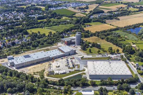 Aerial view, new hall building on Hammer Landstraße, KUCHENMEISTER GMBH Y GELÄNDE ZUCKERFABRIK, Soest, Soester Börde, North Rhine-Westphalia, Germany, DE, Europe, birds-eyes view, aerial view, aerial photography, aerial photography, overview, bird's eye view