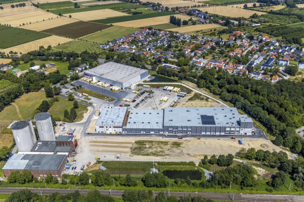 Aerial view, new hall building on Hammer Landstraße, KUCHENMEISTER GMBH Y GELÄNDE ZUCKERFABRIK, Soest, Soester Börde, North Rhine-Westphalia, Germany, DE, Europe, birds-eyes view, aerial view, aerial photography, aerial photography, overview, bird's eye view