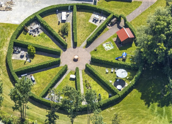 Aerial photo, Kloster Paradiese special clinic for cancer diseases, services for construction and agriculture Dringenberg GmbH, Paradiese, Soest, Soester Börde, North Rhine-Westphalia, Germany, DE, Europe, birds-eyes view, aerial photo, aerial photography, aerial photography, overview, overview, bird's eye view, monastery garden, round monastery garden, hospital, hedge circle, wall hedges