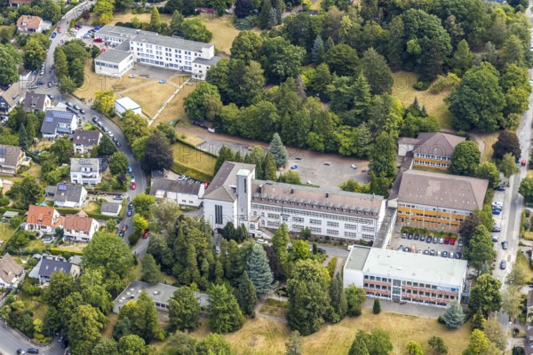 Aerial view, Walburgisgymnasium und Walburgisrealschule, Placida-Viel-Berufskolleg, Menden, Sauerland, Märkischer Kreis, North Rhine-Westphalia, Germany, vocational school, education, educational institution, DE, Europe, grammar school, teaching institute, aerial view, aerial photography, aerial photography, private grammar school, secondary school, school, Schwitter Weg, sponsorship of the Sisters of St Mary Magdalene Postel, overview, bird's eye view, bird's eye view, overview