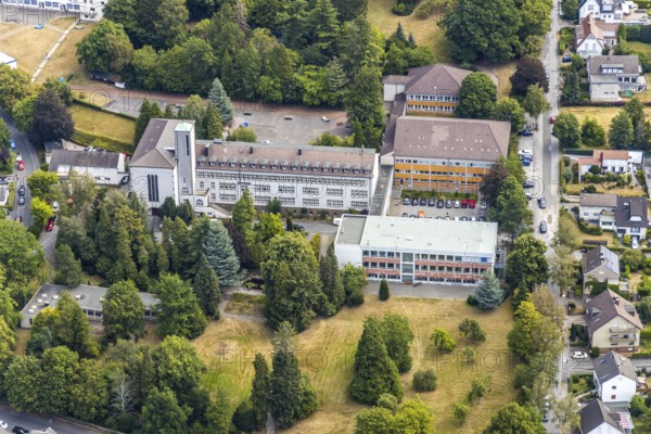 Aerial view, Walburgisgymnasium und Walburgisrealschule, Menden, Sauerland, Märkischer Kreis, North Rhine-Westphalia, Germany, education, educational institution, DE, Europe, grammar school, teaching institute, aerial view, aerial photography, aerial photography, private grammar school, secondary school, school, Schwitter Weg, sponsorship of the Sisters of St Mary Magdalene Postel, overview, bird's-eye view, overview