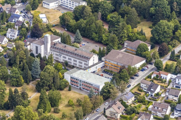 Aerial view, Walburgisgymnasium und Walburgisrealschule, Menden, Sauerland, Märkischer Kreis, North Rhine-Westphalia, Germany, education, educational institution, DE, Europe, grammar school, teaching institute, aerial view, aerial photography, aerial photography, private grammar school, secondary school, school, Schwitter Weg, sponsorship of the Sisters of St Mary Magdalene Postel, overview, bird's-eye view, overview