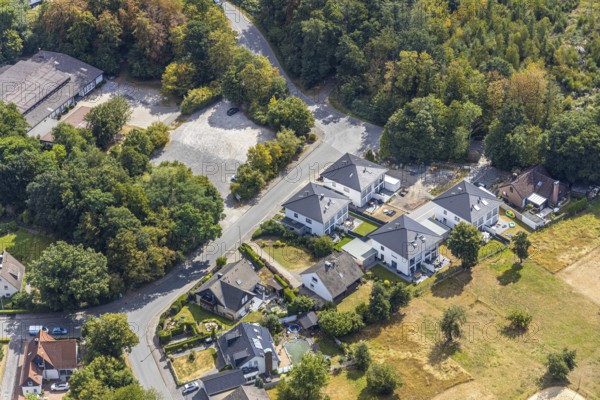 Aerial view, construction site, new residential buildings Hermann-Löns-Straße, Menden, Sauerland, Märkischer Kreis, North Rhine-Westphalia, Germany, Am Stadtwald, construction work, construction area, building site, building plots, construction project, construction site, DE, Europe, property tax, real estate, aerial photograph, aerial photography, aerial photography, new construction, overview, bird's eye view, residential complex, living and living, residential area, residential buildings, residential quality, residential neighbourhood, housing estate, birds-eyes view, overview