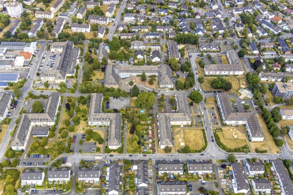 Aerial photograph, Platte Heide residential area, Platte Heide primary school, Menden, Sauerland, Märkischer Kreis, North Rhine-Westphalia, Germany, education, educational institution, DE, Europe, primary school, educational institute, aerial photograph, aerial photography, aerial photography, Robert-Leusmann-Straße, school, overview, bird's-eye view, bird's-eye view, overview