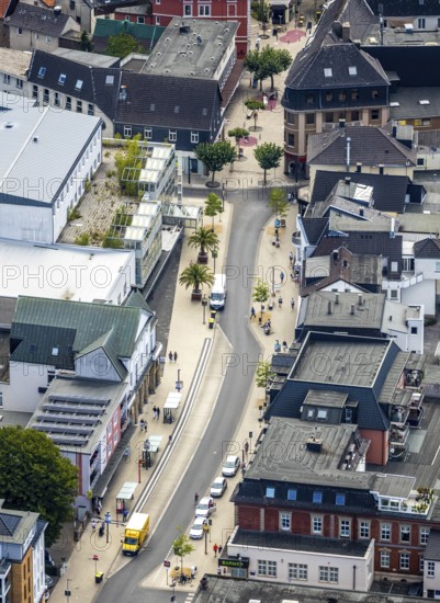 Aerial view, pedestrian zone, stelae at the site of old city gates, Unnaer Straße, corner Westwall Nordwall, shopping street, Menden, Sauerland, Märkischer Kreis, North Rhine-Westphalia, Germany, DE, Europe, commercial buildings, aerial view, aerial photography, aerial photography, threshold, city history, pillar, overview, bird's-eye view, former city gates, overview