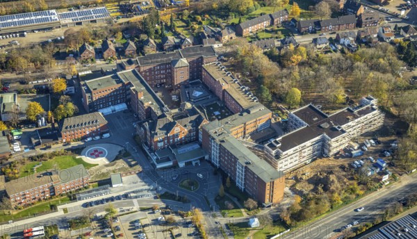 Aerial view, Stiftung Krankenhaus Bethanien Mörs, Mörs, Ruhr area, North Rhine-Westphalia, Germany, Bethanienstraße, DE, Europe, healthcare, hospital, helipad, clinic, clinic centre, hospital, aerial view, aerial photography, aerial photography, medical facility, medical aid, emergency service, overview, bird's-eye view, overview, medical care